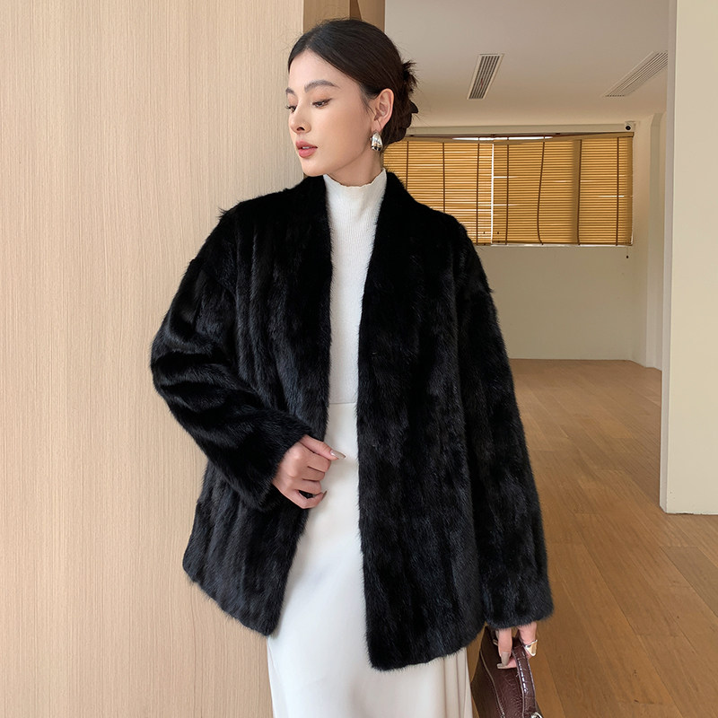 海宁进口2025年新款水貂皮皮草外套女貂皮大衣貂毛年轻款时尚V领