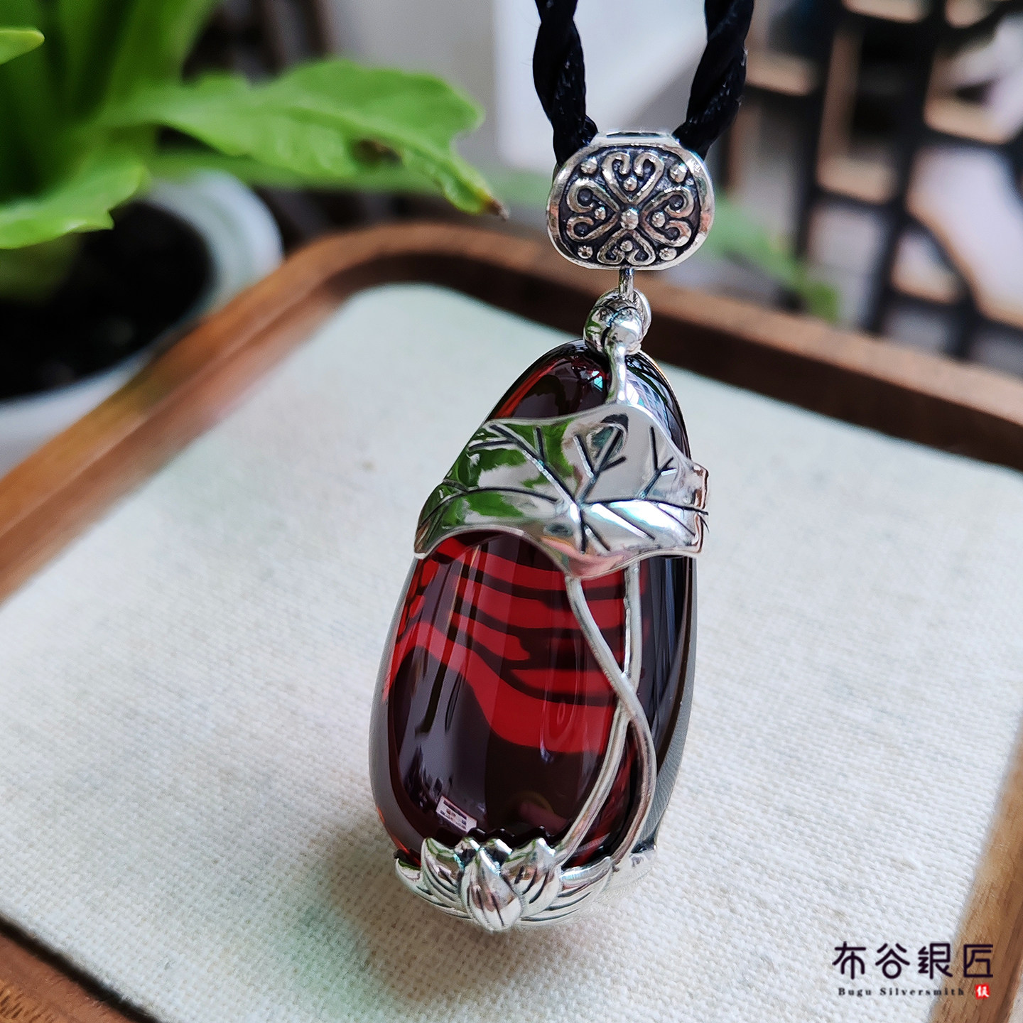纯银石榴石荷花女复古国风大吊坠