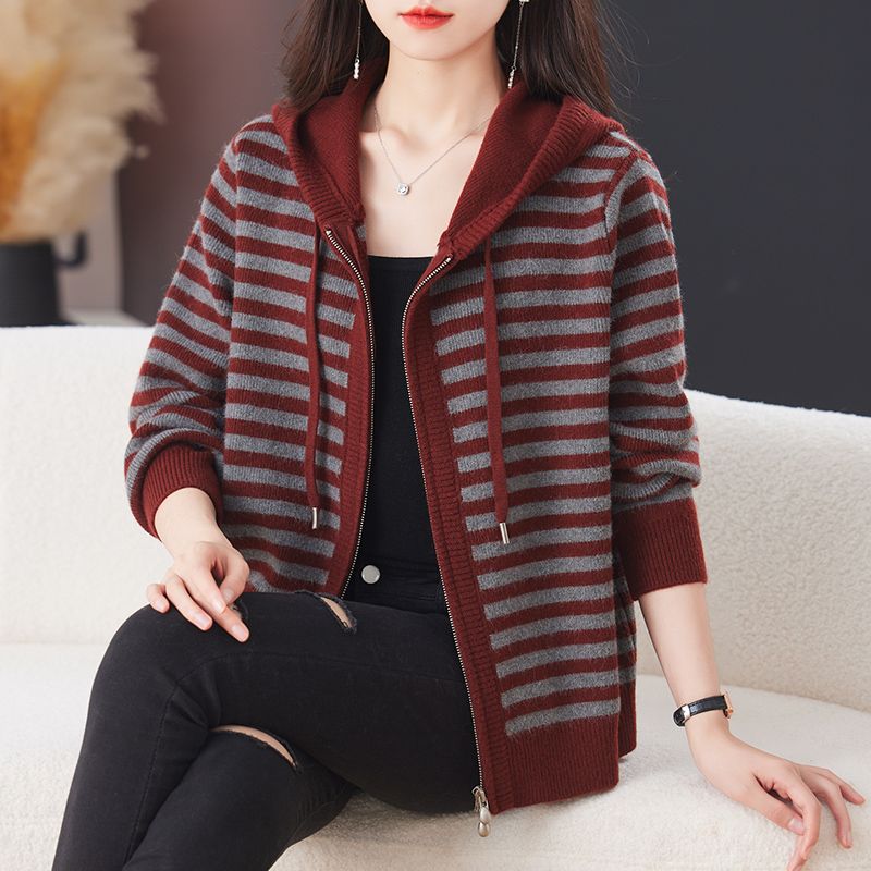 中老年女装妈妈连帽双拉链条纹针织开衫女毛衣外套卫衣洋气上衣秋