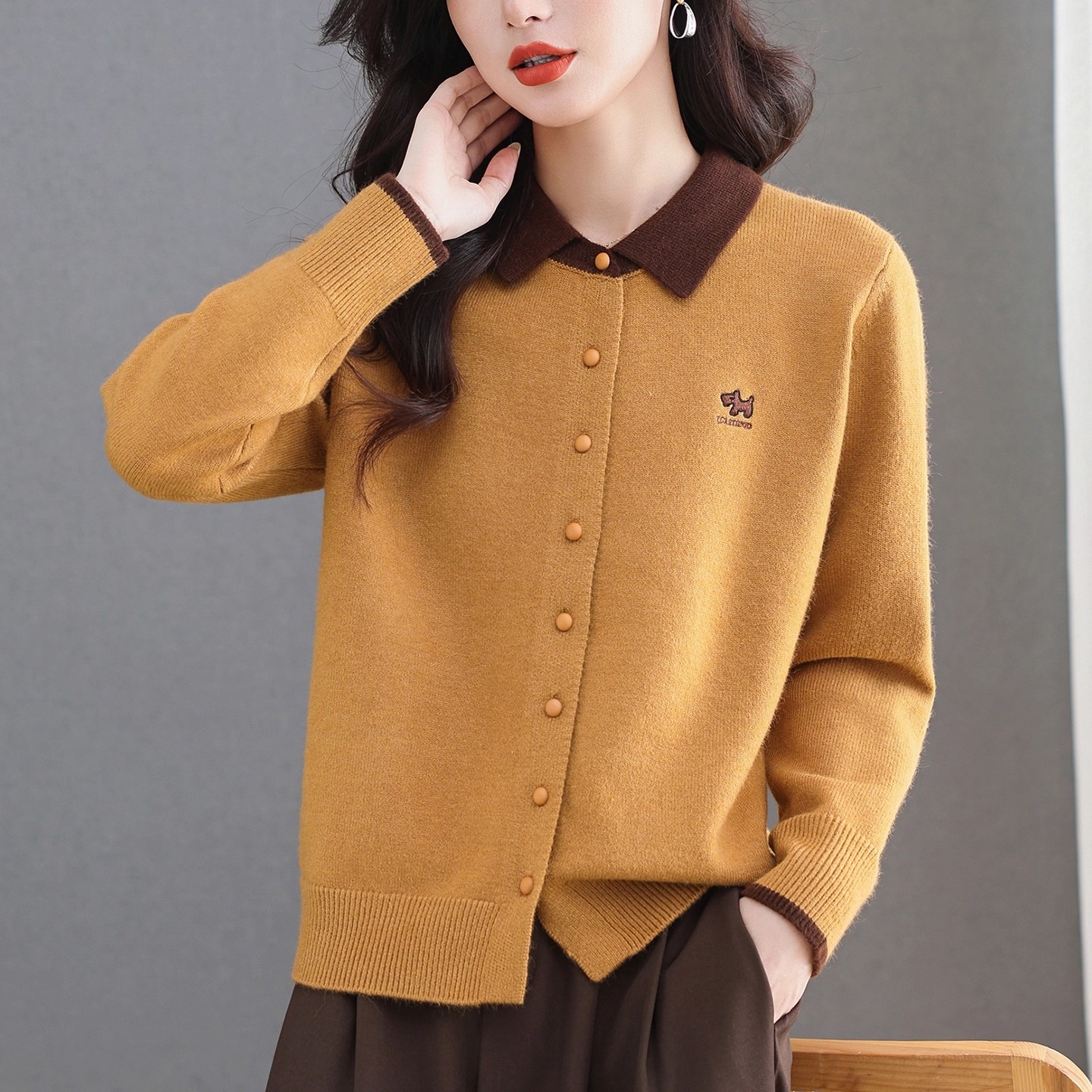 翻领毛衣外套女士春秋气质减龄轻奢上衣2025新款短款针织开衫外搭