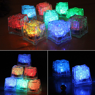 遇水发光冰块防水七彩变色LED入水即亮洗澡一次性魔法冰块酒吧