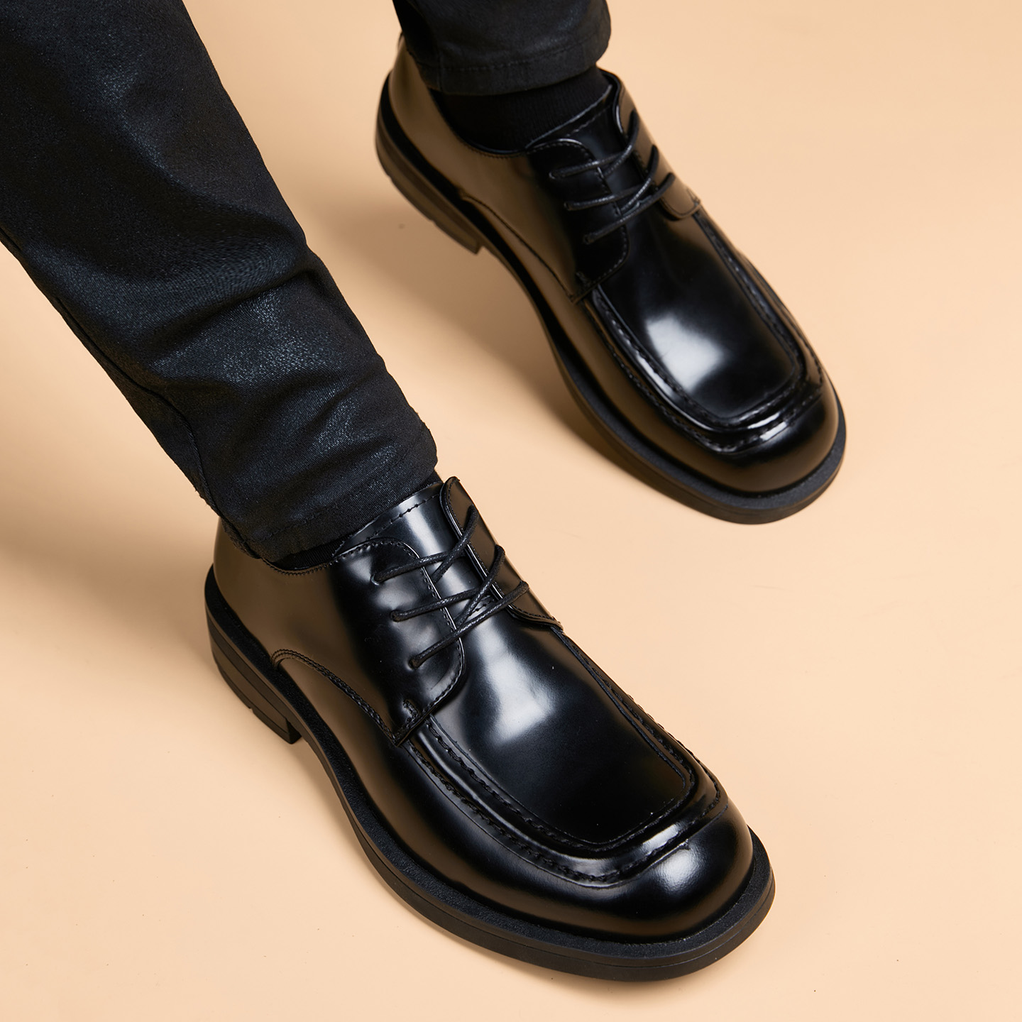 方头皮鞋男款透气亮皮时尚