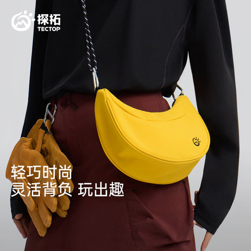 探拓新款户外女士运动斜挎包月牙包轻便休闲单肩女款手机包饺子包