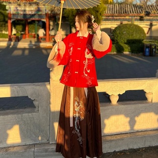 明制冬款汉服女成人加绒加厚红色毛呢披袄国风改良棕色马面裙套装