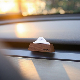 原创车载香薰实木富士山汽车出风口香水车内装饰新车伴手礼品定制