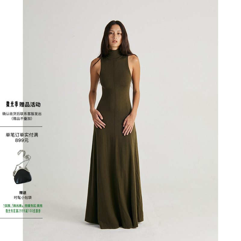 气质显瘦分割伞型高领针织连衣裙