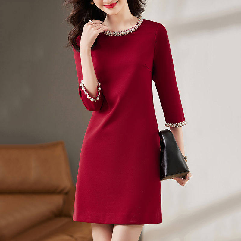 春秋款女精棉酒红色手工钉珠气质不起球修身打底小香风直筒连衣裙