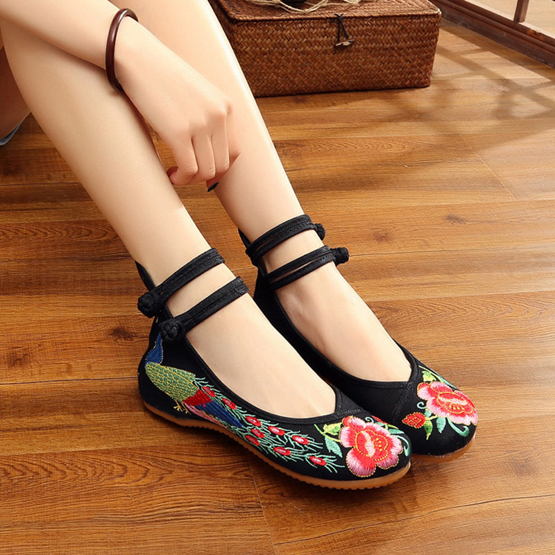 红尾孔雀低跟浅口盘扣绣花布鞋女士广场舞蹈鞋子模特走秀演出单鞋,女鞋,传统布鞋,淘宝优惠券,粉丝福利购,淘宝优惠卷