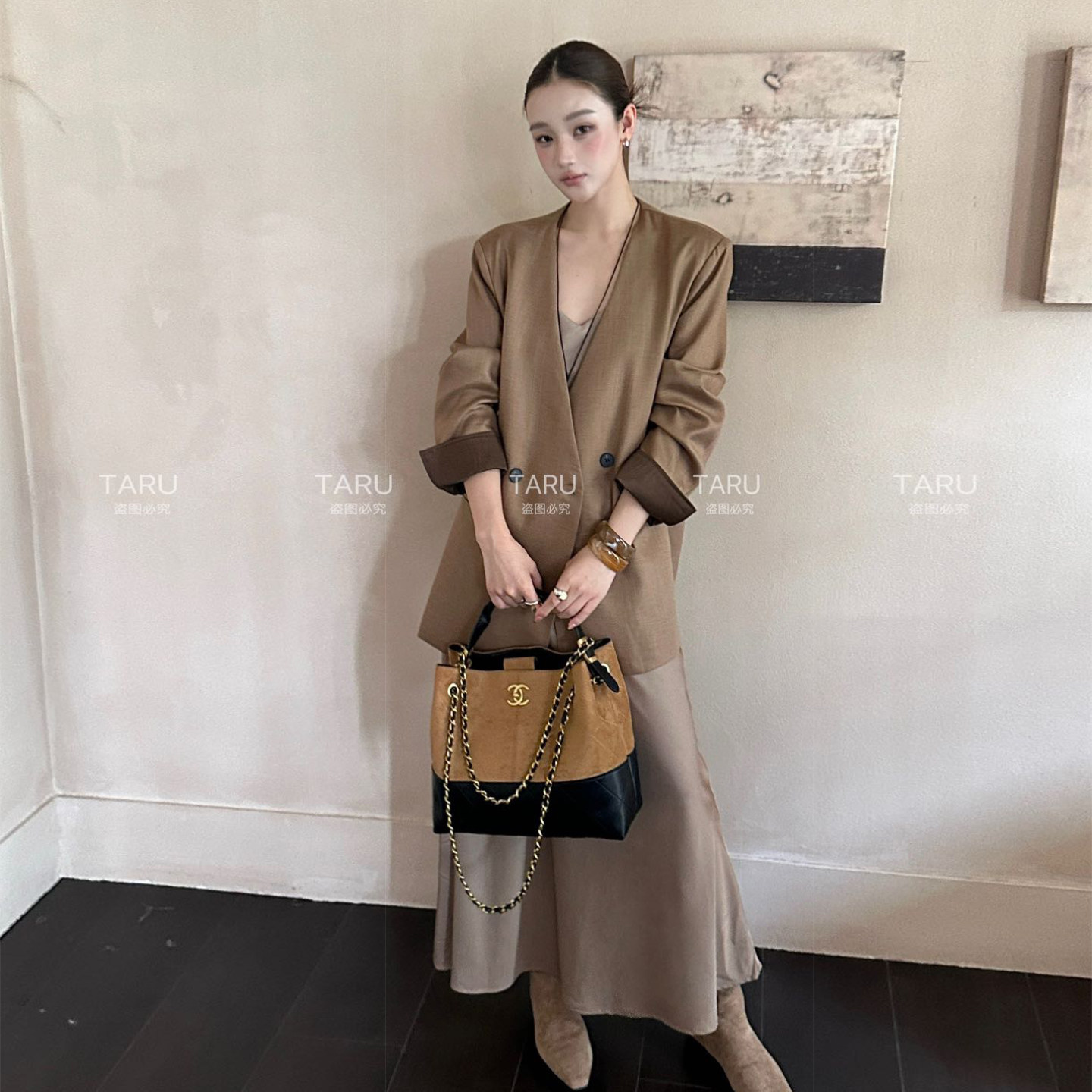 TARU早秋V领撞色反袖西装女图片