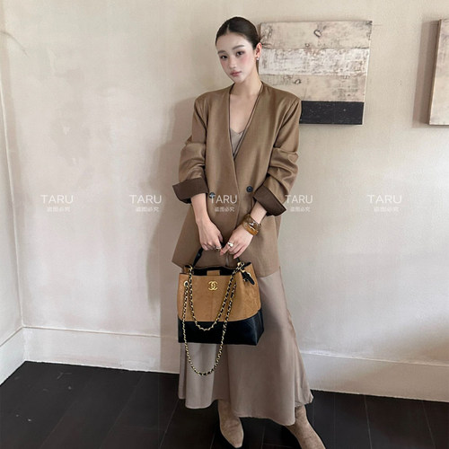 TARU早秋V领撞色反袖西装女