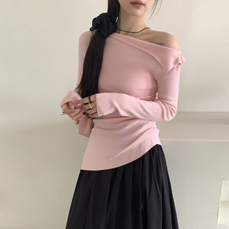 ONE TIME白色露肩斜领针织衫女春季新款韩版纯欲风不规则套头上衣