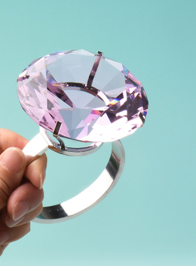 粉色水晶大钻戒生日礼物求婚