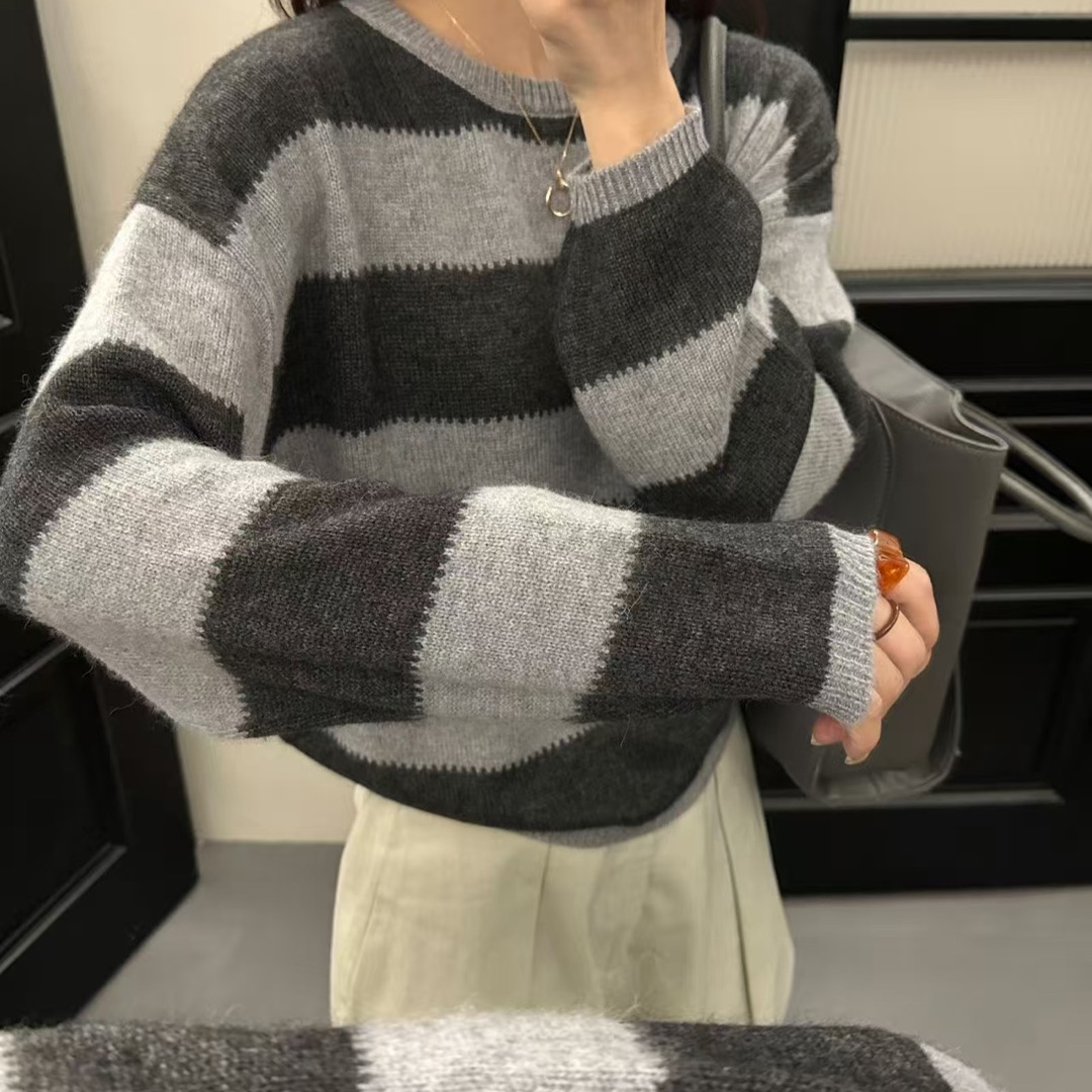 25年秋冬爆款高级感时髦撞色细羊绒针织套头女显瘦细腻毛衣宽条纹