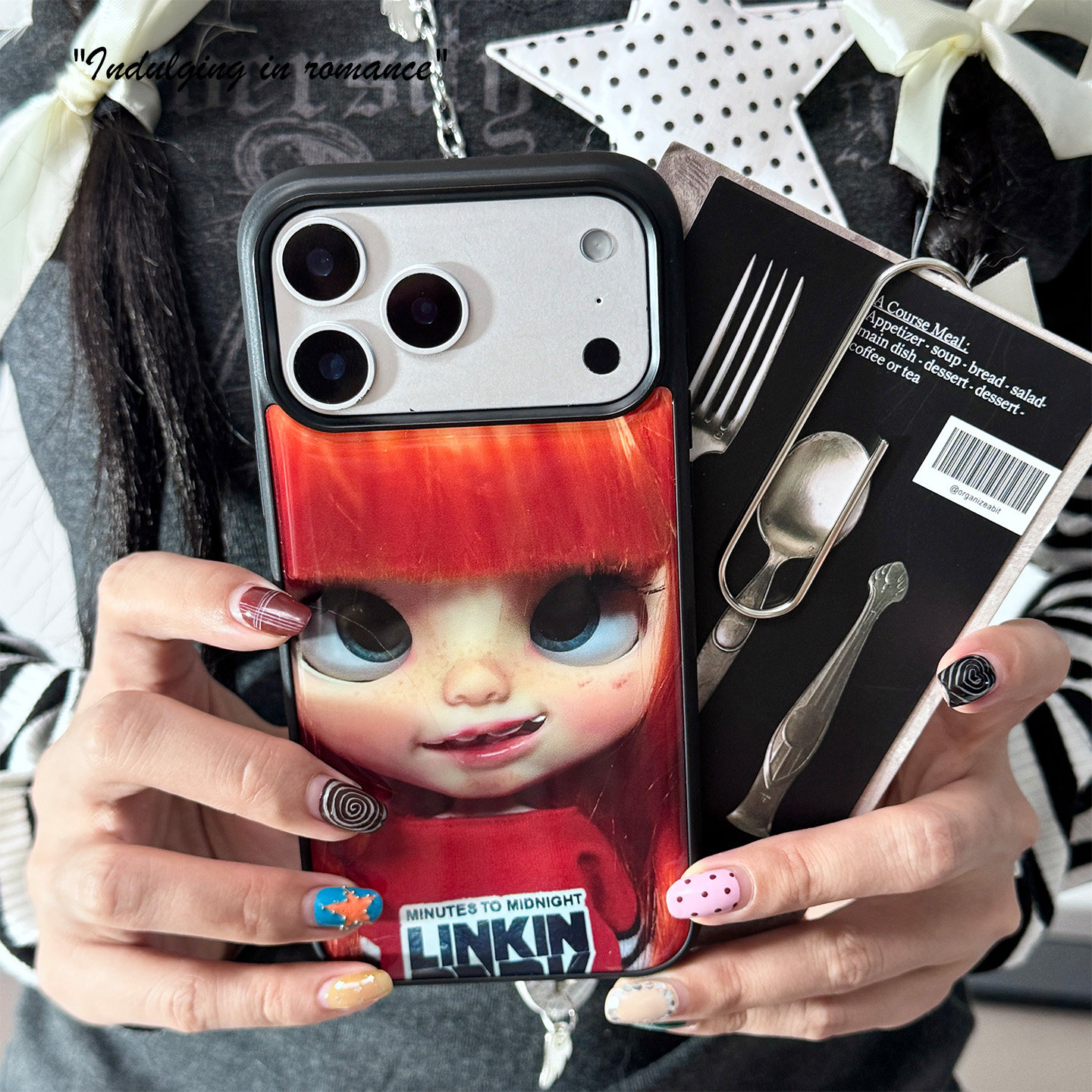 Blythe娃娃朋克橙色亚文化小布娃娃ins古早适用iphone16promax亚克力壳苹果16plus/17promax手机壳16 - 实物图