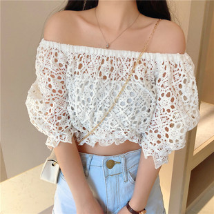 春夏新款小清新一字露肩喇叭袖洋气小衫花朵上衣女勾花镂空蕾丝衫