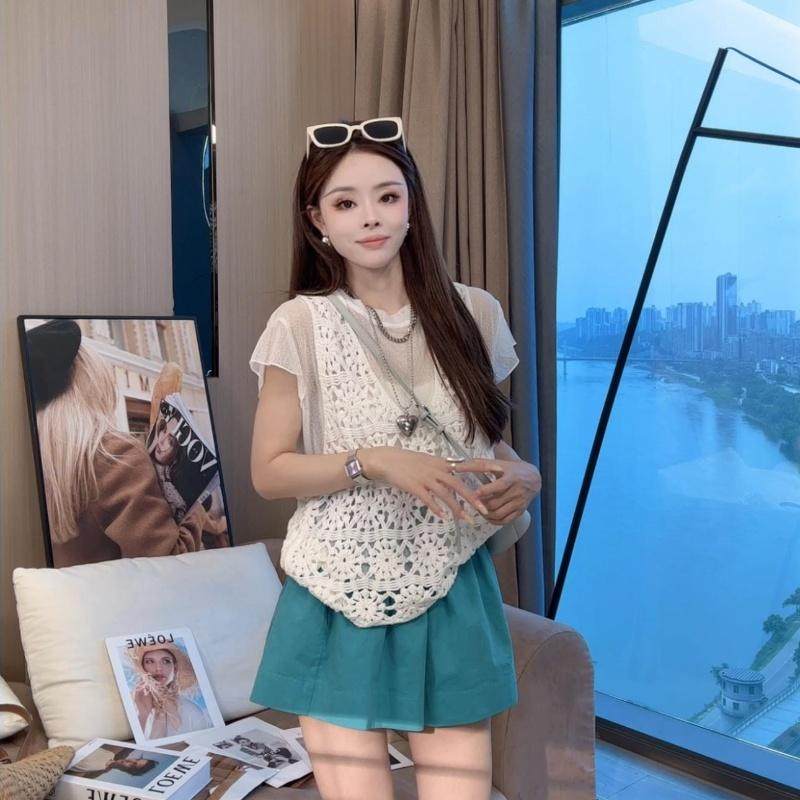 韩系温柔百搭气质高级感无袖镂空马甲上衣女2025早秋别致针织背心
