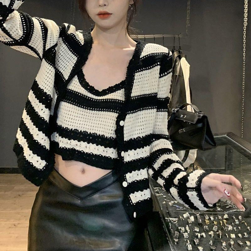 秋季新款设计感小众法式条纹吊带背心针织镂空开衫两件套装上衣女