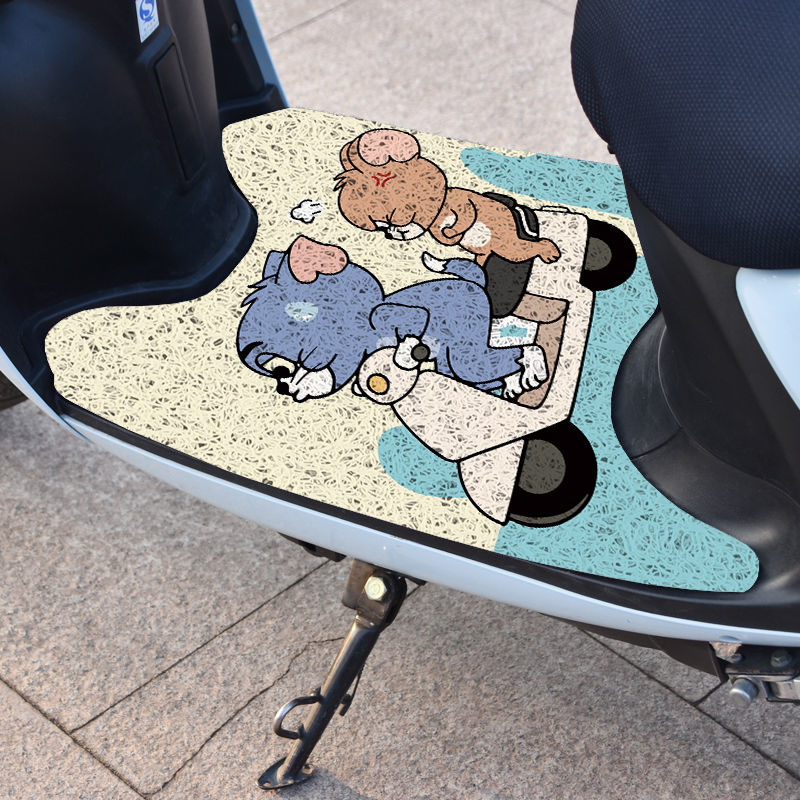 新款电动车脚踏垫通用电瓶车踏板车脚垫丝圈防水脚踩垫子可爱卡通