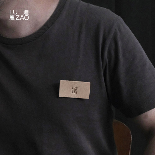 鹿造皮质胸牌工作牌别针式咖啡师餐厅酒吧花艺可定制logo员工名牌 - 封面
