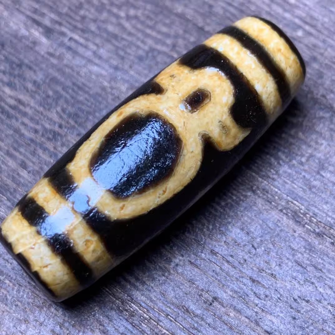 天然老玛瑙高油包浆牙黄财神