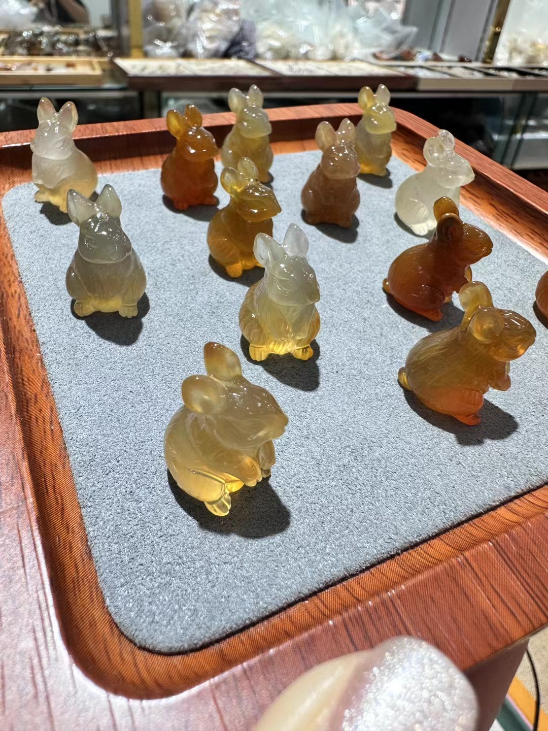 天然玛瑙高冰玉髓萌宠雕刻兔子生肖兔吊坠男女款挂件配饰可爱礼物