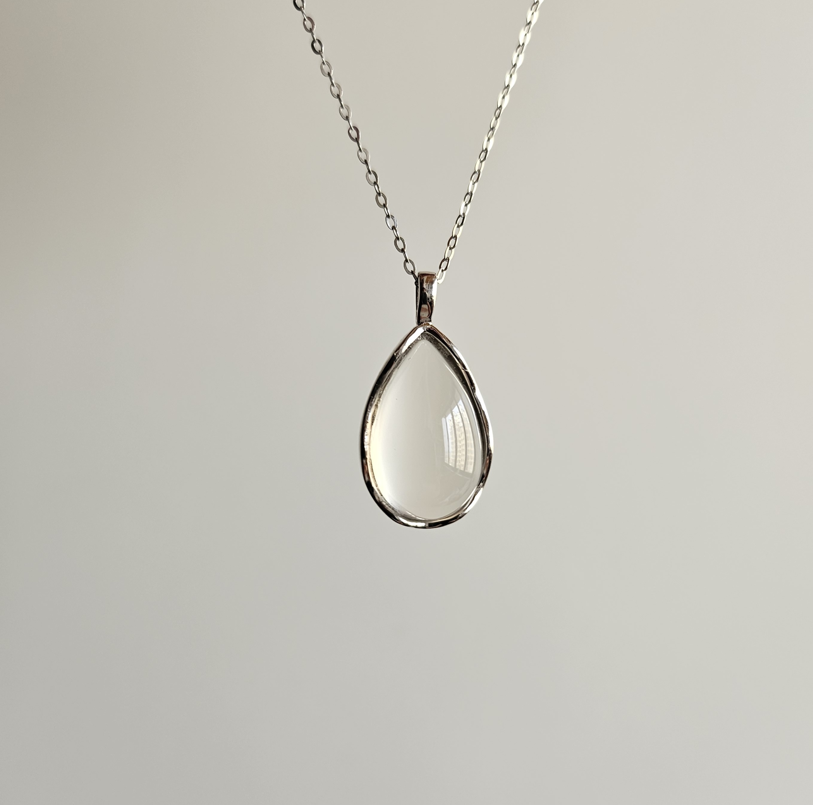 天然高冰玉髓冰种水滴吊坠项链女款玉石锁骨链颈饰送妈妈礼物轻奢