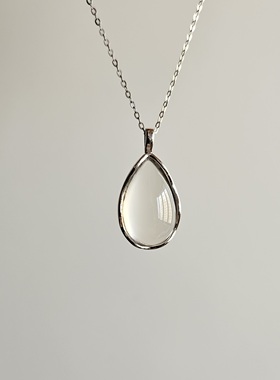 天然高冰玉髓冰种水滴吊坠项链女款玉石锁骨链颈饰送妈妈礼物轻奢