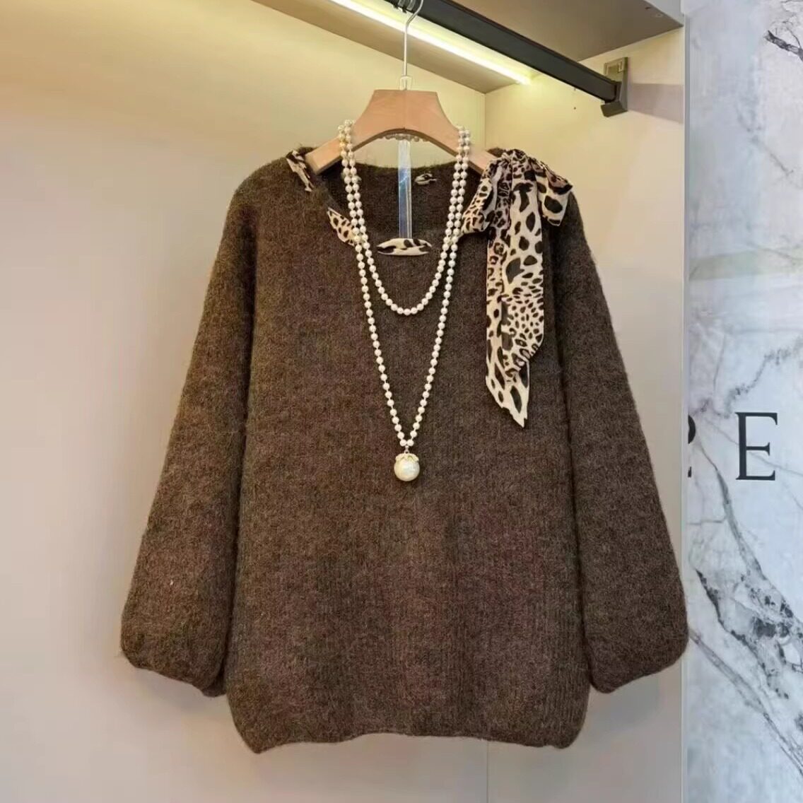 欧货大码领口丝巾装饰设计感圆领长袖针织衫加肥加大遮肚宽松上衣,女装/女士精品,大码内搭,淘宝优惠券,粉丝福利购,淘宝优惠卷