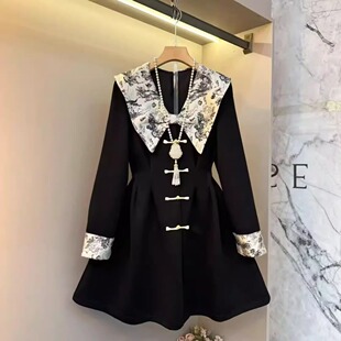 2025秋冬新款复古国风娃娃领盘扣装饰收腰显瘦设计感连衣裙小黑裙