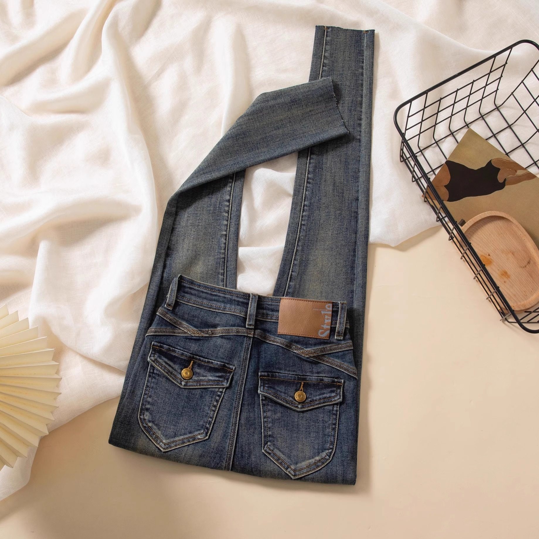 复古紧身翻盖设计高腰小脚牛仔裤女春秋款显瘦显高铅笔紧身牛仔裤