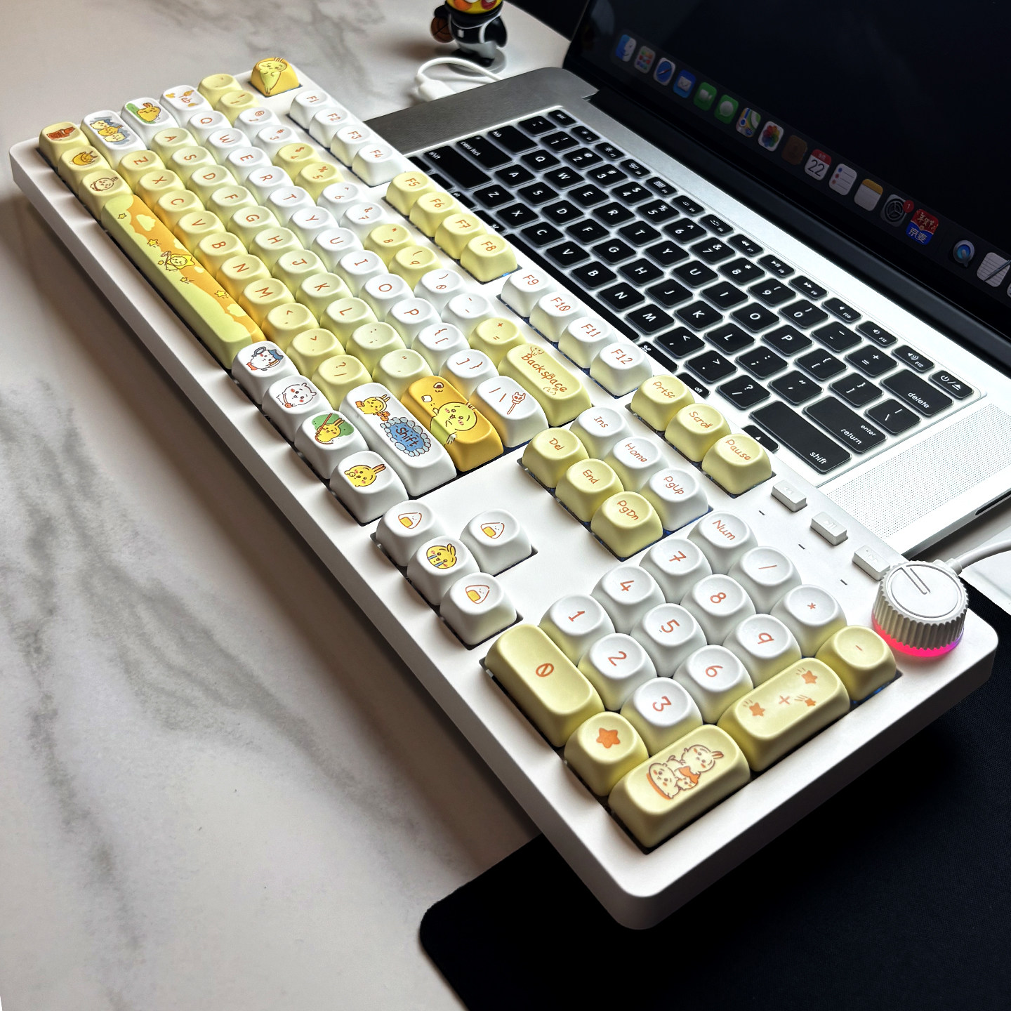 可爱乌萨奇108键机械键盘 女生高颜值有线电脑办公客制化混光键盘