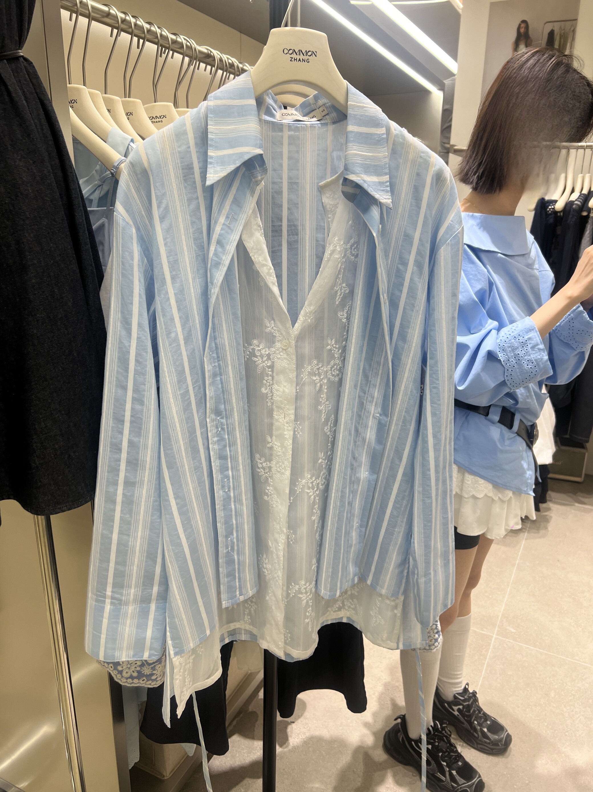 衬衣26春夏经典条纹宽松休闲不规则拼接蕾丝假两件设计感上衣女潮