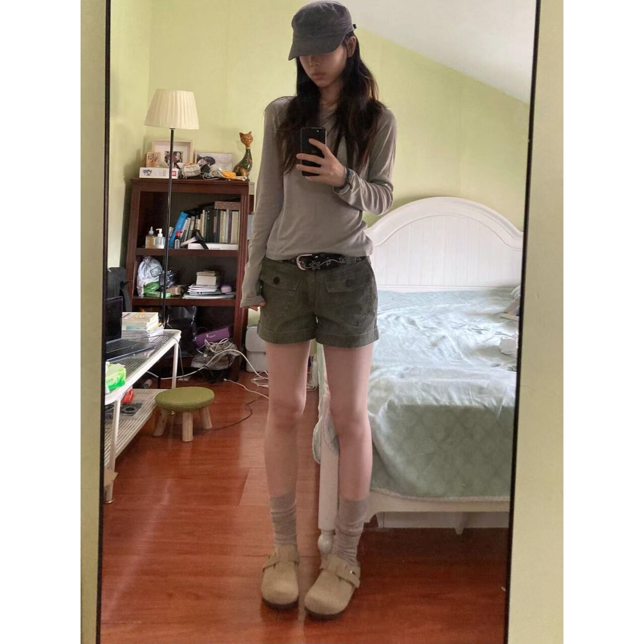 美式复古军绿色做旧工装休闲牛仔短裤女夏季新款宽松显瘦阔腿热裤