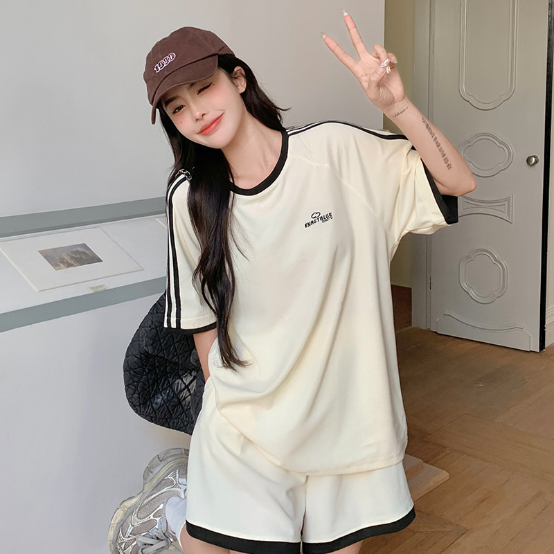 大码时尚休闲运动套装女夏季设计感上衣胖MM显瘦阔腿短裤子两件套
