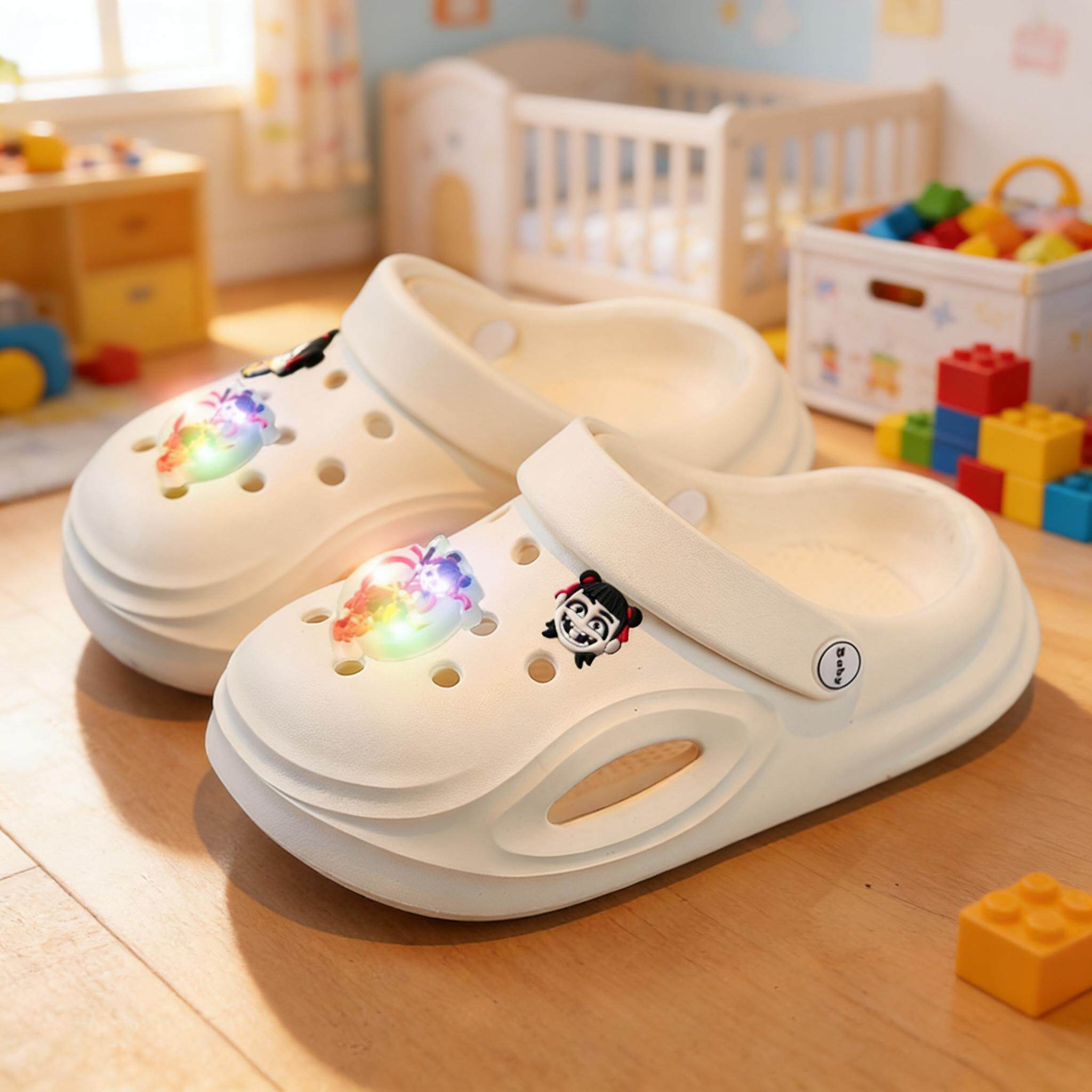 哪吒春夏儿童洞洞鞋女童宝宝居家外穿包头护脚童鞋软底防滑凉拖鞋