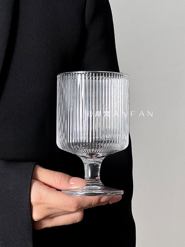 简约高级感浮雕竖纹酒杯小众个性