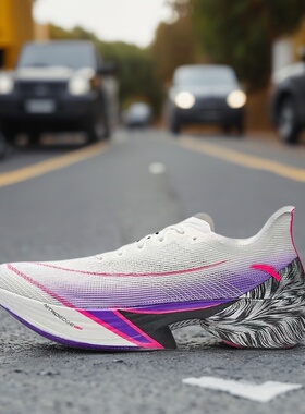 安踏C10 PRO跑步鞋男鞋氮科技专业马拉松竞速碳板跑鞋男112445574