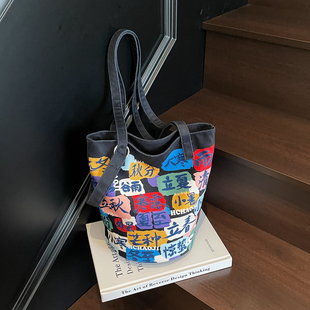 大容量水桶包女新款复古国风单肩包时尚潮流手提ins通勤斜挎包包