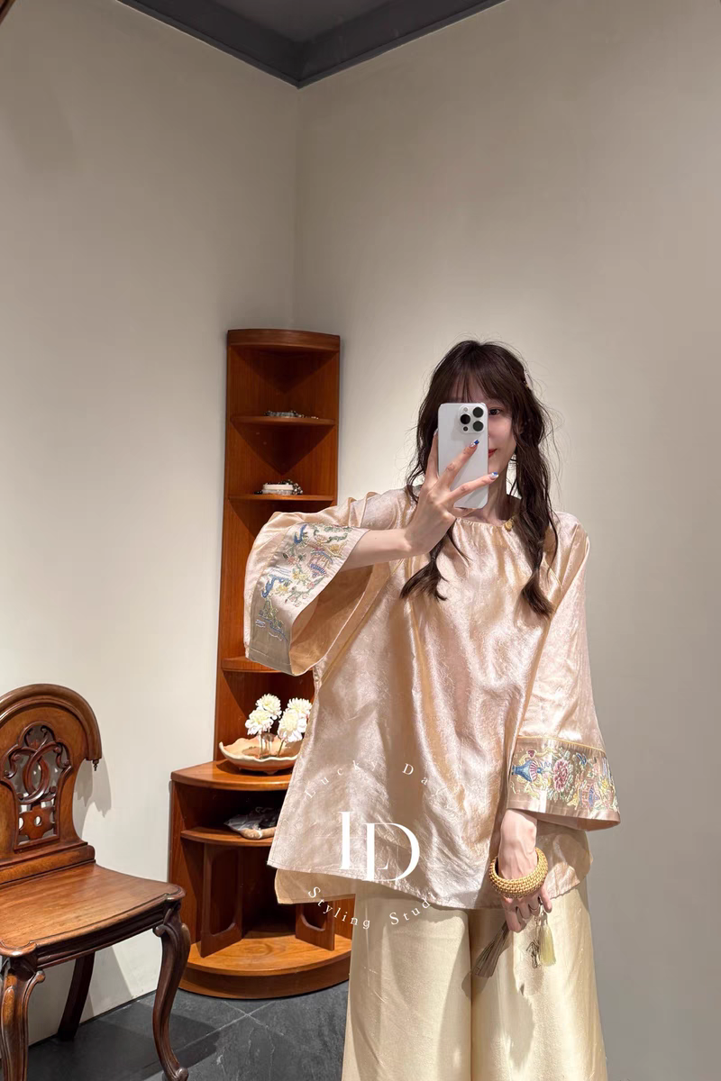 深圳高端女装新中式粉色圆领绣花上衣（国内代购不退不换）