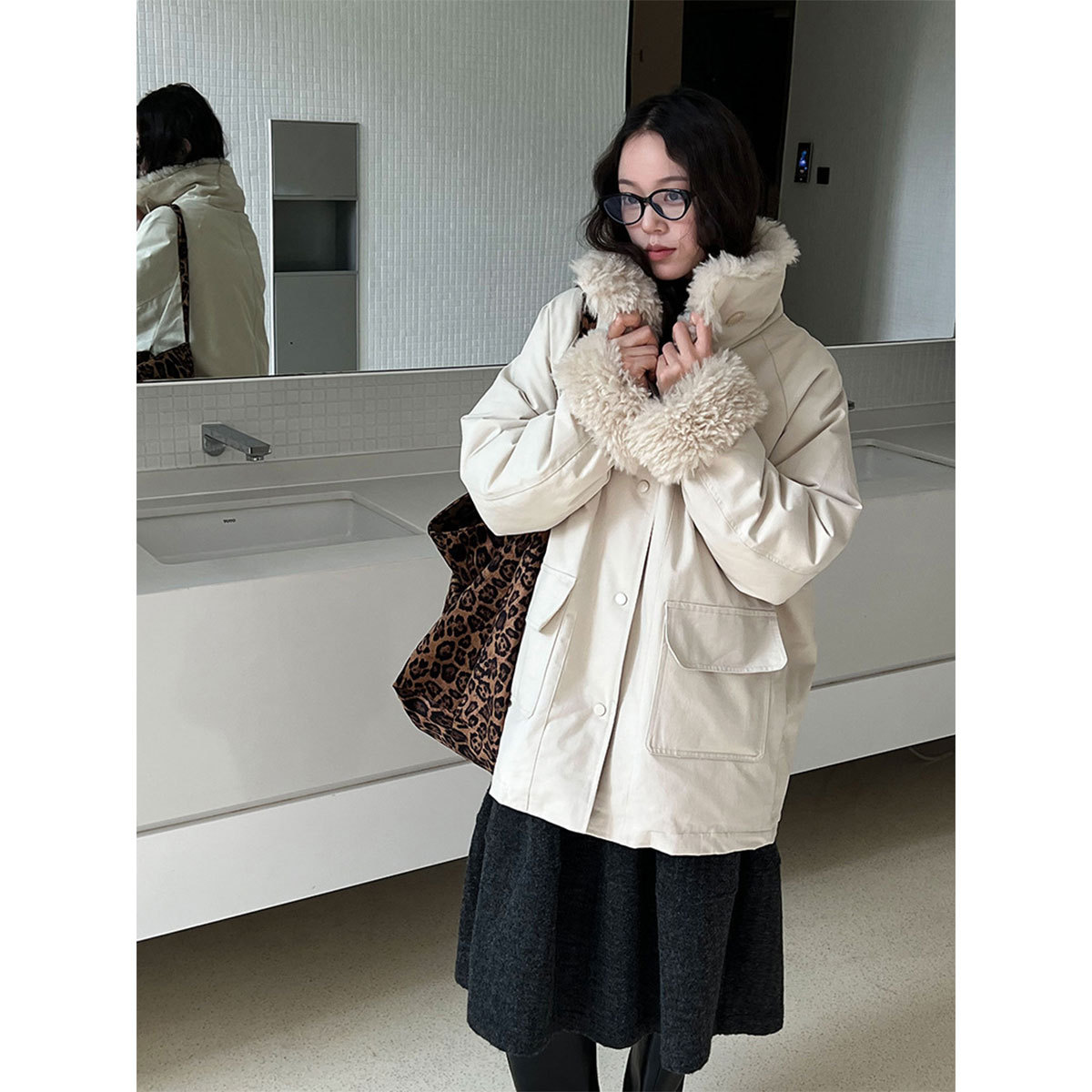 鹿西 羊羔毛翻领派克服90白鸭绒外套女秋冬新款加厚保暖羽绒服Y93
