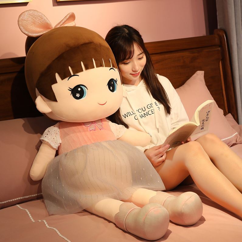 小女孩毛绒玩具布娃娃