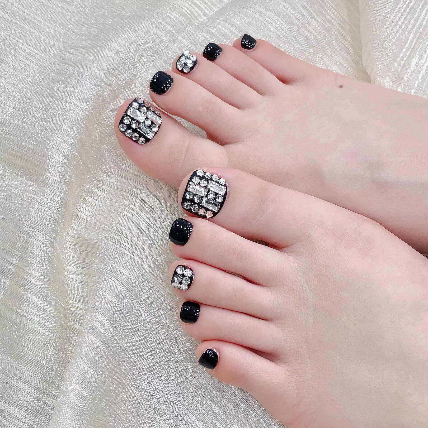 2025新款小红书爆款纯手工穿戴甲高级感显白欧美风脚趾甲贴片成品