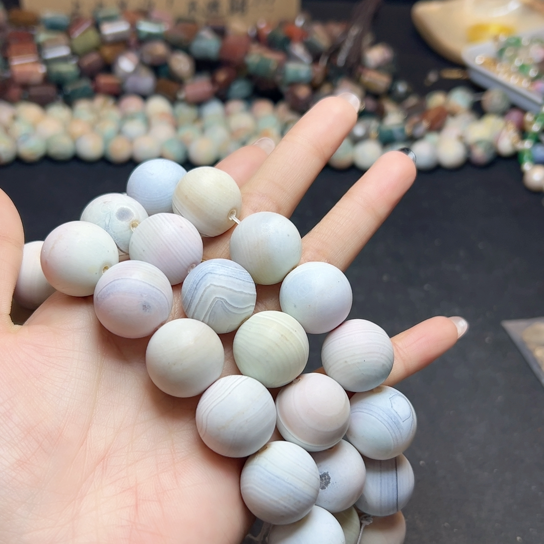 R478 19mm天然奶昔香芋紫玛瑙圆珠一条