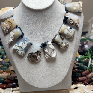 R274带皮玛瑙塔链一条