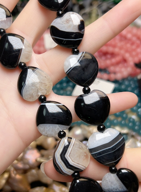 K123 20mm天然水晶玛瑙共生爱心一条