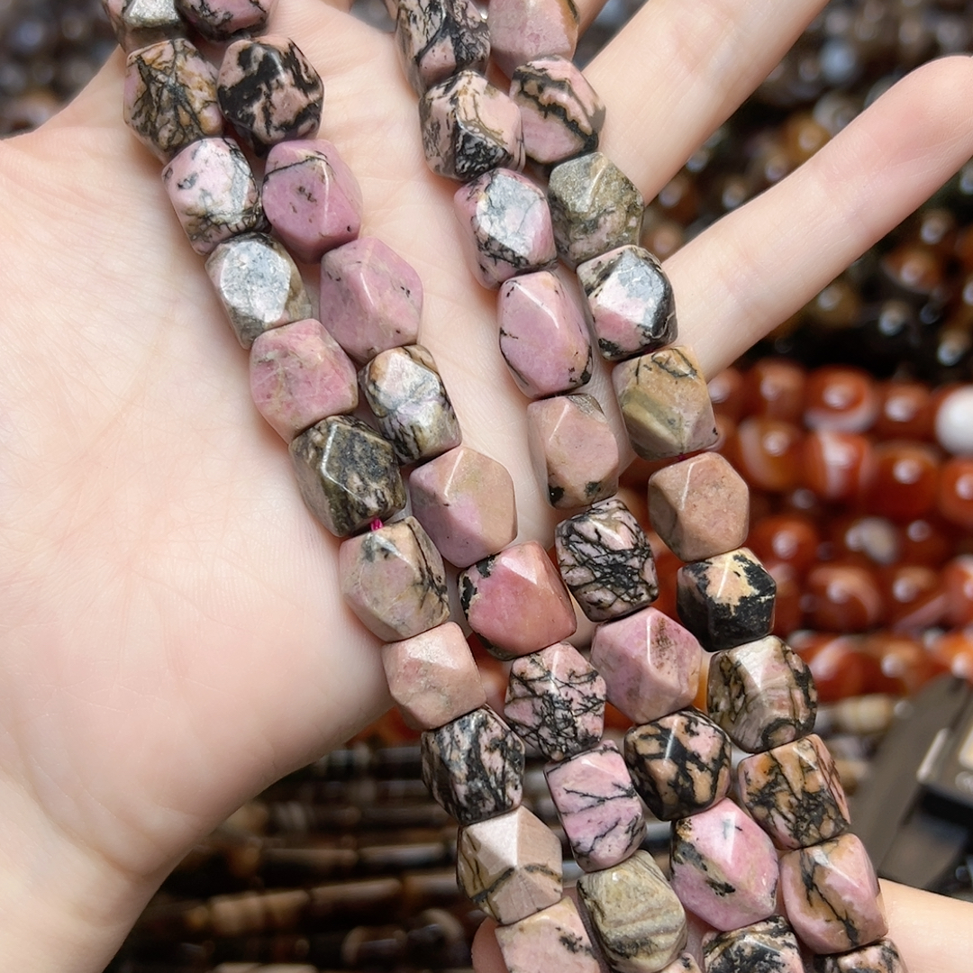 a780。黑线红纹石一条菱切8mm