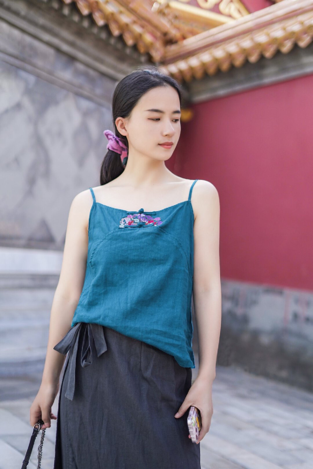 春夏新款绣花纯色棉麻民族风刺绣百搭吊带女衫打底内搭背心