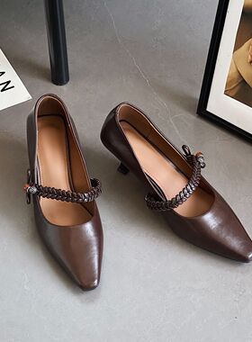 漫斯贝尔2025秋季法式一字带扣尖头高跟鞋女潮流细跟气质OL单鞋