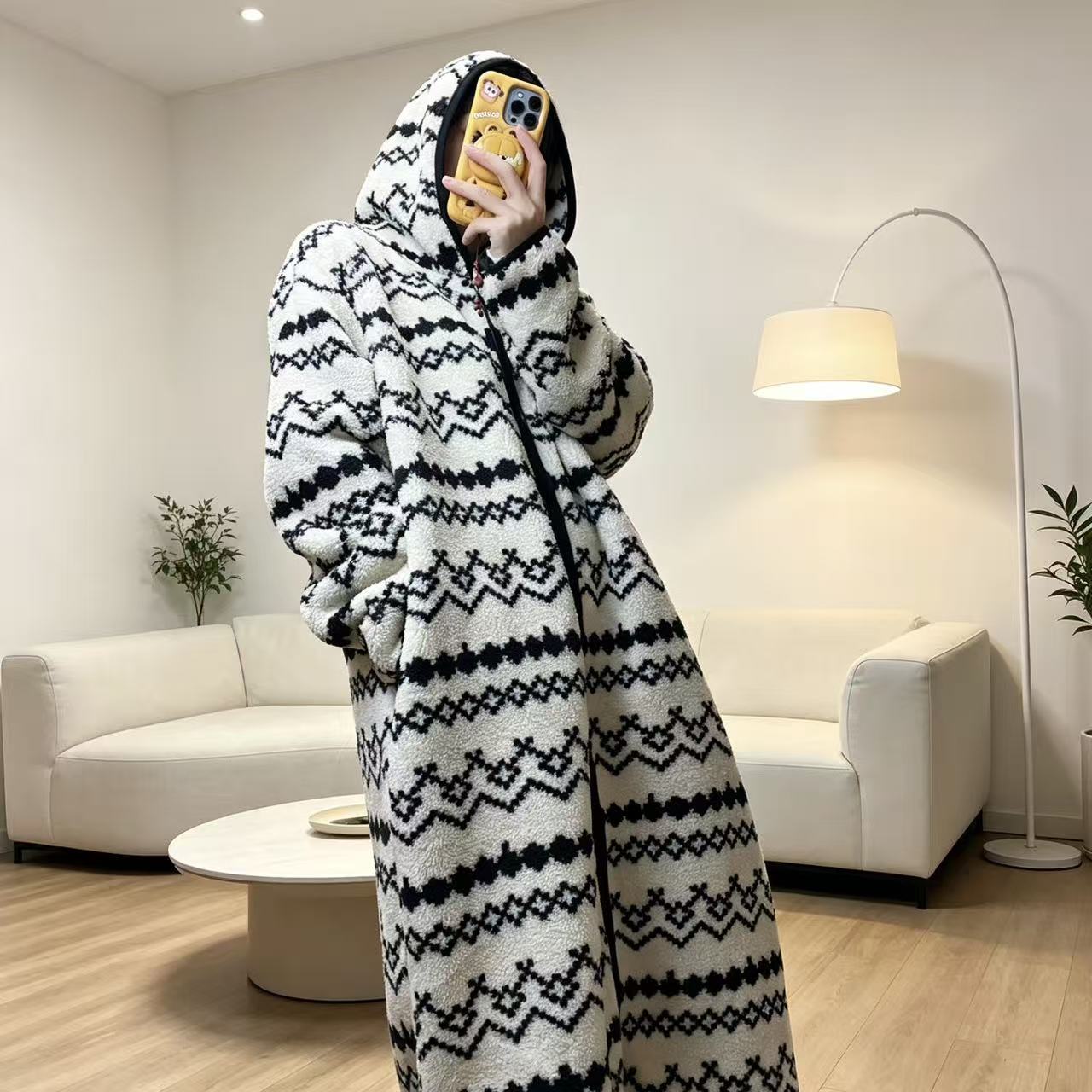 冬季加厚珊瑚绒连帽睡袍女款保暖家居服可外穿长款睡衣外套