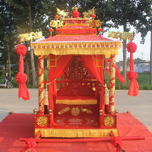中式红金箔雕花龙纹流苏花轿